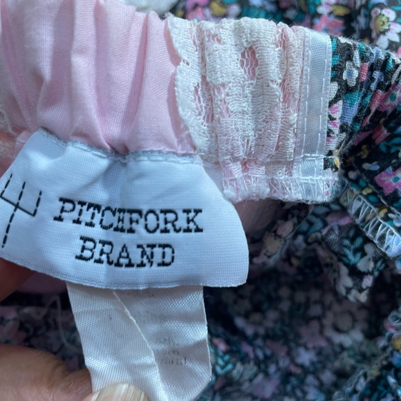 Vintage Pitchfork Lace Skirts - Picture 9 of 10